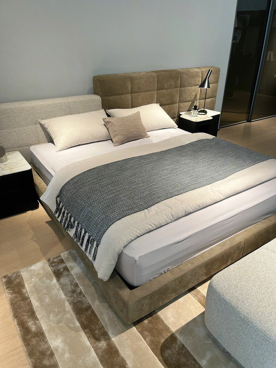 American light luxury solid wood bed master bedroom modern simple leather bed double king high-end luxury wedding bed